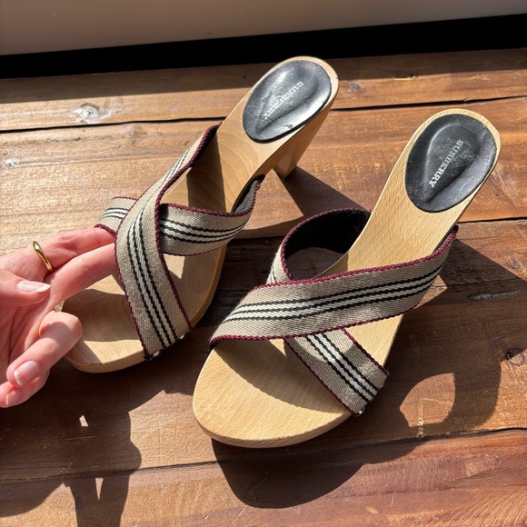 Burberry Vintage Striped Wooden Heeled Cross Strap Sandals Size 40 - Picture 1 of 11